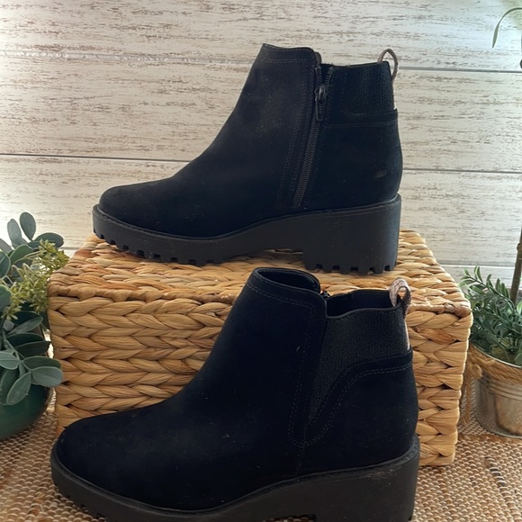 Chelsea black ankle boot 9.5 universal thread - Picture 2 of 7